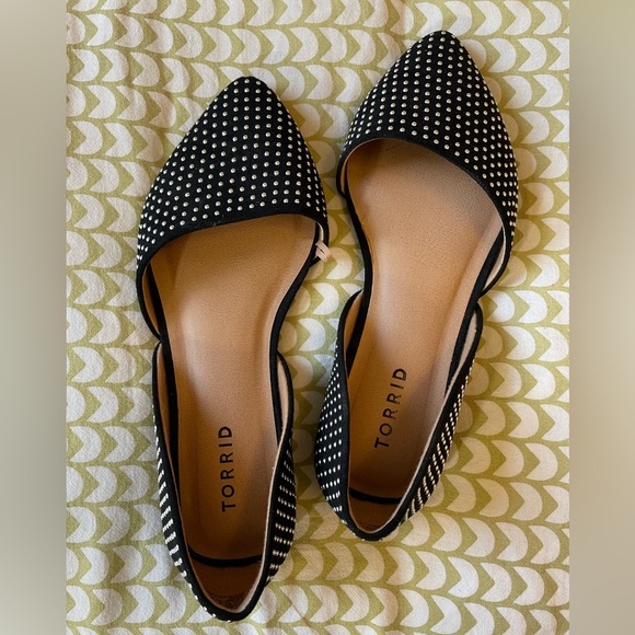 Torrid black with silver/metallic style dots, pointed toe flats - Picture 2 of 4